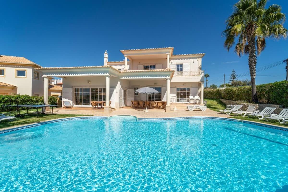 Gale Grande - Bright Airy With A Private Pool Ferienhaus