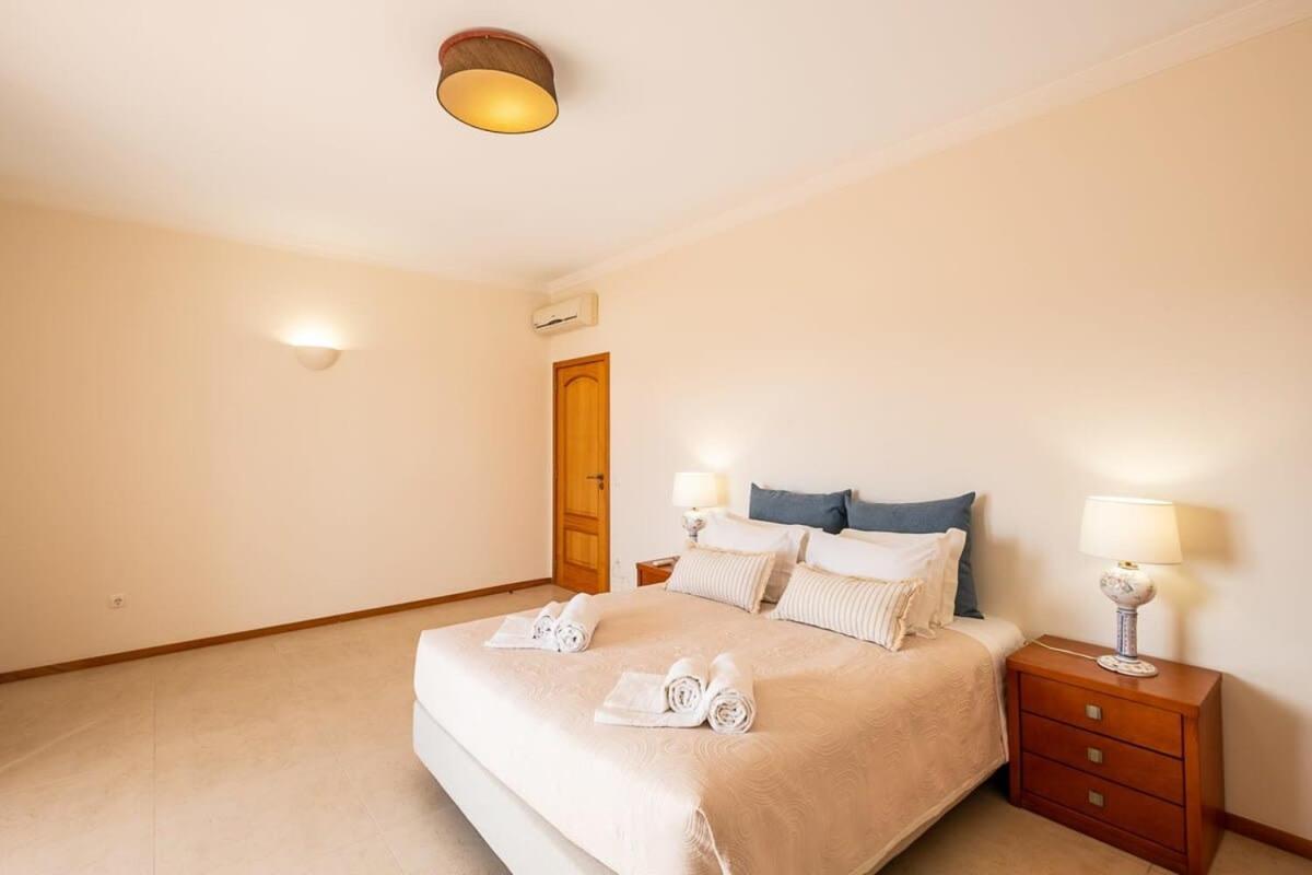Gale Grande - Bright Airy With A Private Pool Ferienhaus Albufeira