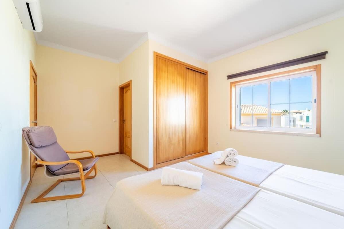 Gale Grande - Bright Airy With A Private Pool Ferienhaus *