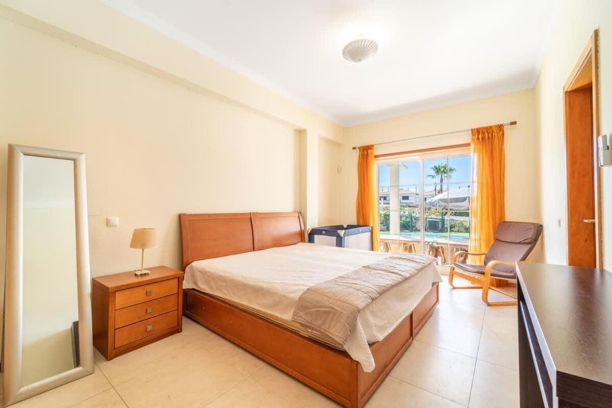 Gale Grande - Bright Airy With A Private Pool Ferienhaus