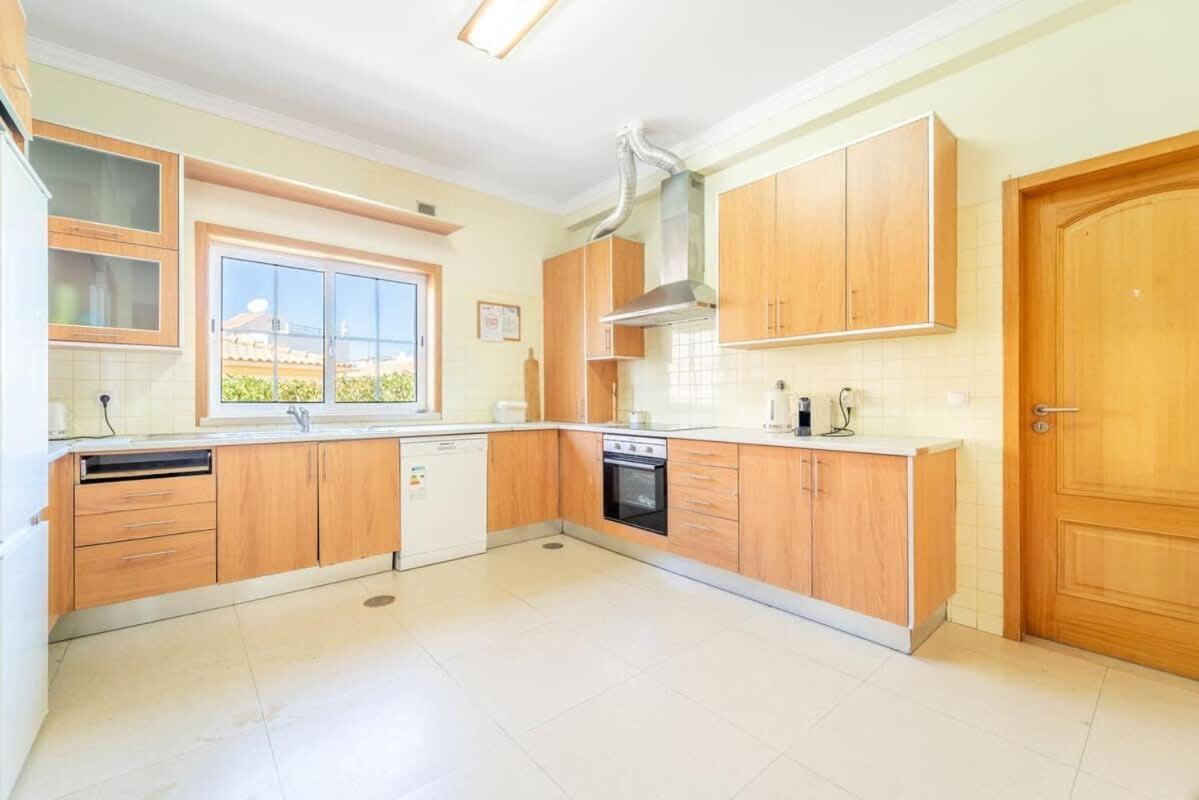 Gale Grande - Bright Airy With A Private Pool Ferienhaus